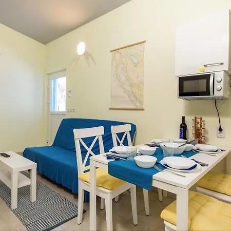 Gorgeous In With Kitchen Διαμέρισμα Košljun